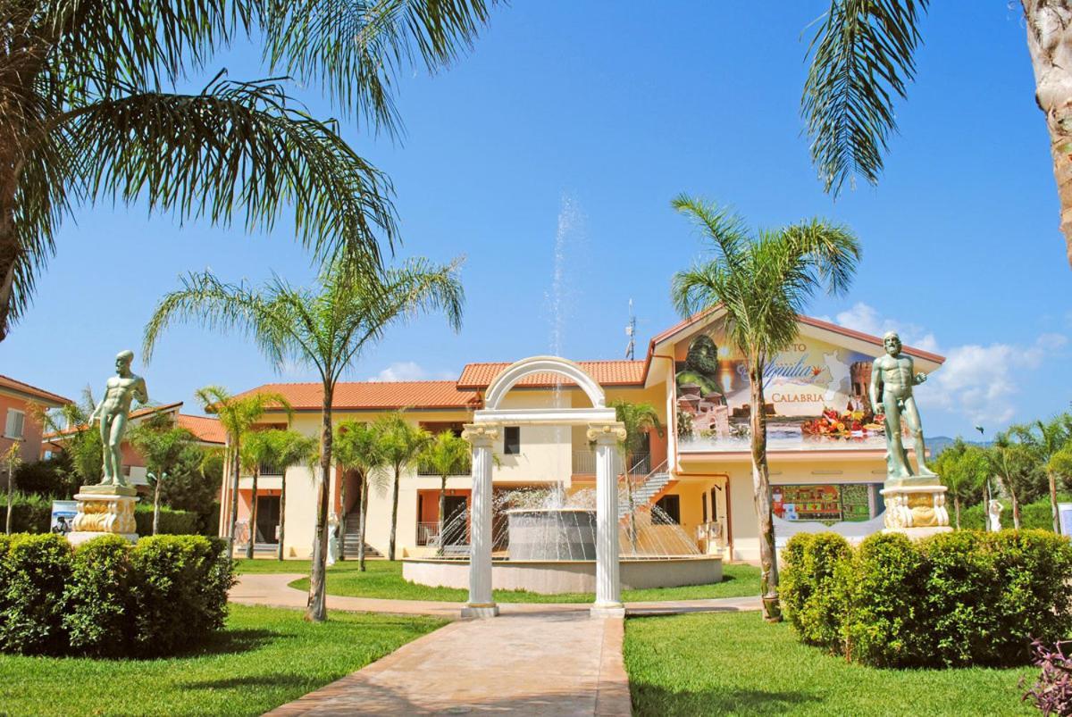Club Esse Aquilia Beach Village Badolato Marina Exterior photo